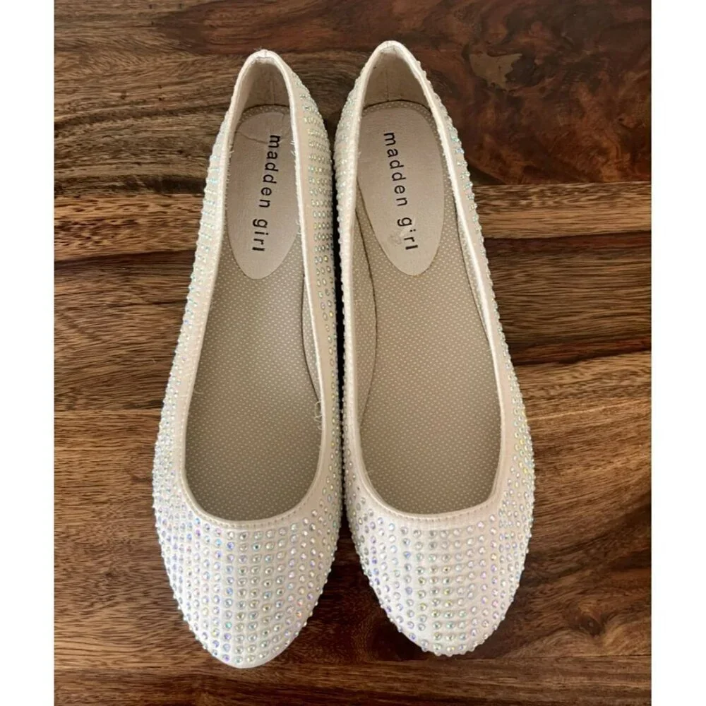 Madden Girl Tazorr Champagne Flat Rhinestone Round Toe 8 Womens NEW